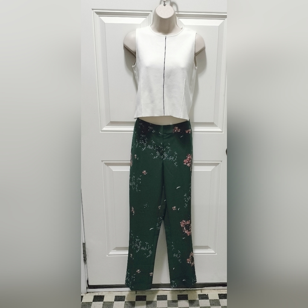 Carolina Belle Emerald Floral Cropped Pants